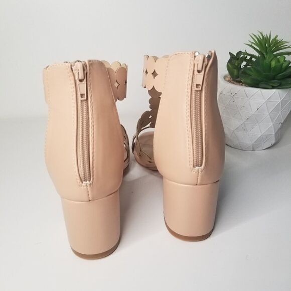 Yoki Scalloped t-strap sandal - Picture 6 of 6